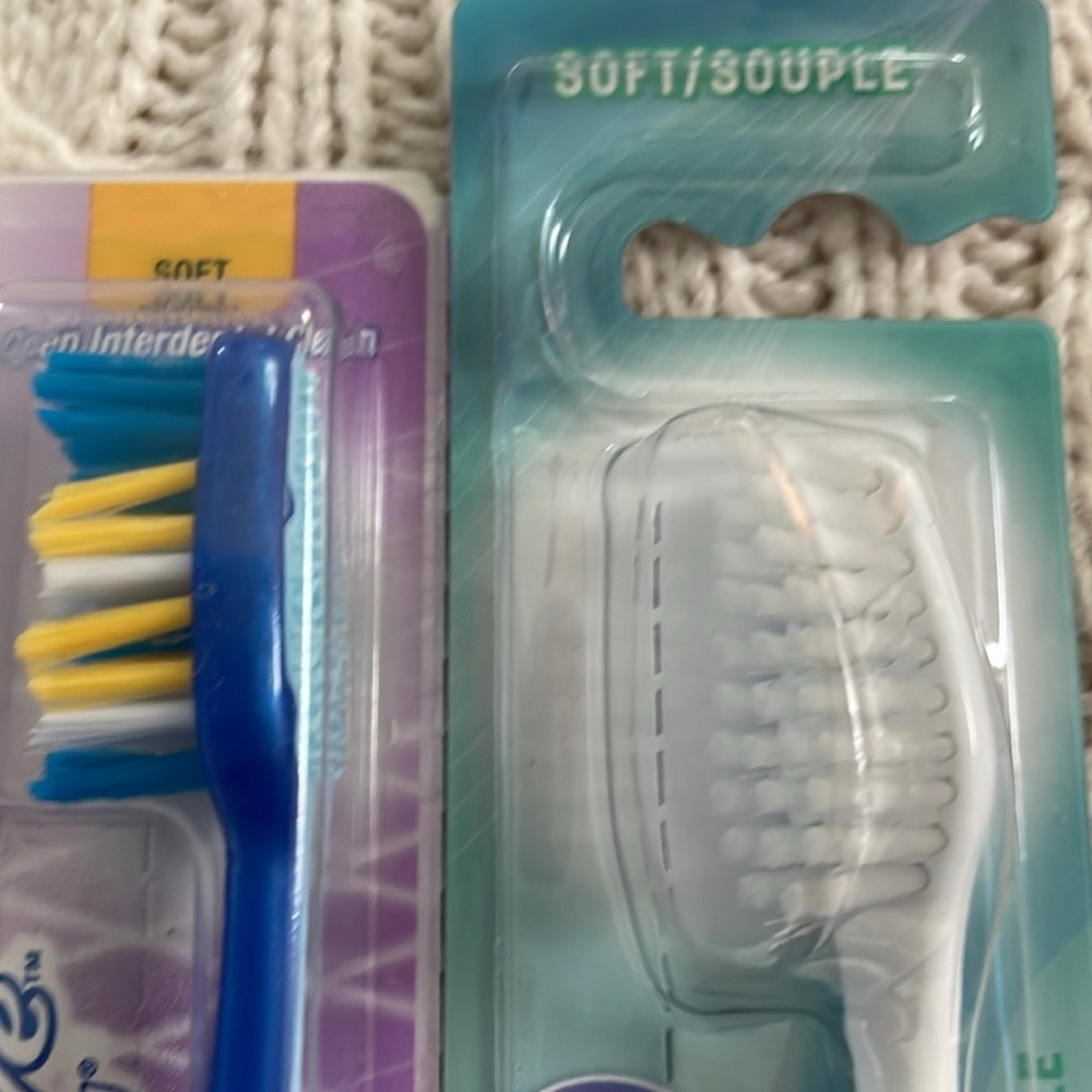 New unused 5 Colgate Wave & 2 Oral B Indicators All soft bristles 7 total in lot - Picture 2 of 7